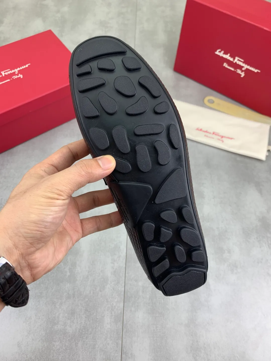 Men's shoes 💰P460 new high quality [Ferragamo/Ferragamo] latest model original imported calfskin, imported cowhide lining + original luxury metal buckle + original combination outsole Comparison without pressure Code number: 38-44 (45 customized)